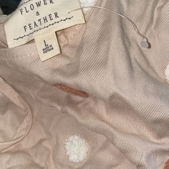 ✨HP✨Embroidered Polka Dot Puff Sleeves Blouse✨ - Picture 3 of 6